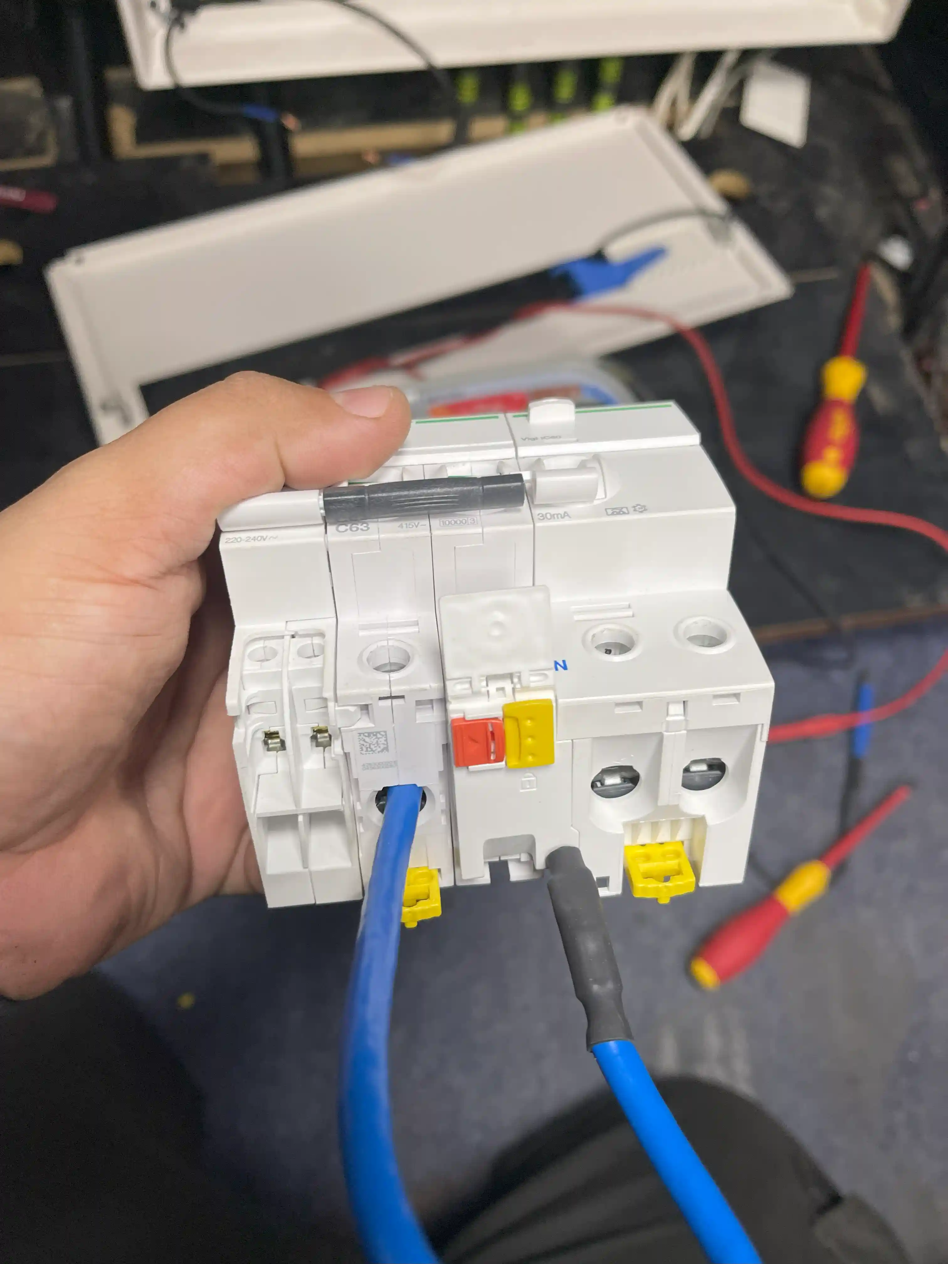 24 Hours Emergency Electrician near Lewes